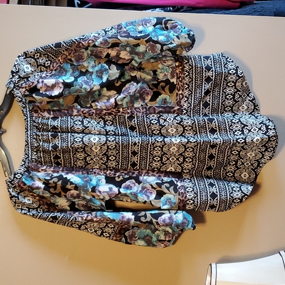 Gimmicks by BKE Top - Picture 3 of 5